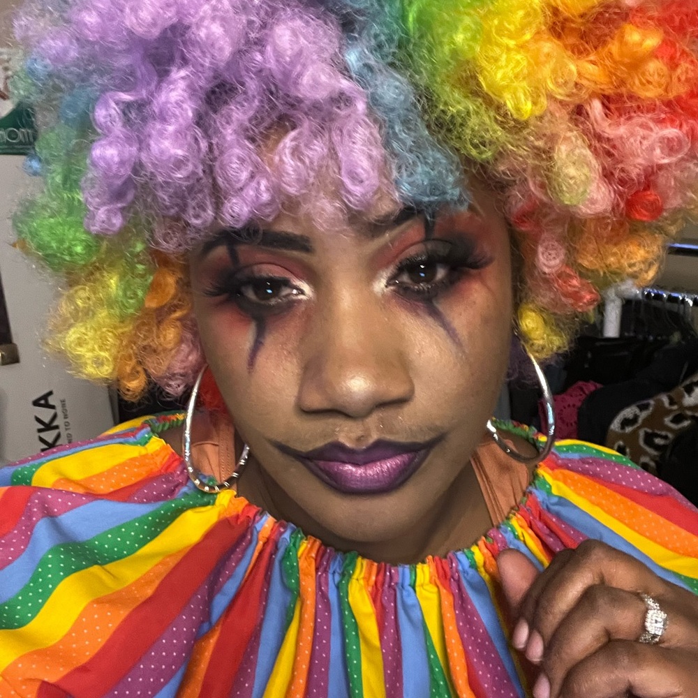 Steph (srhardrick9636)  Is Now Live!! Unique Finds and Looks for your Closet!! - Picture 4 of 13
